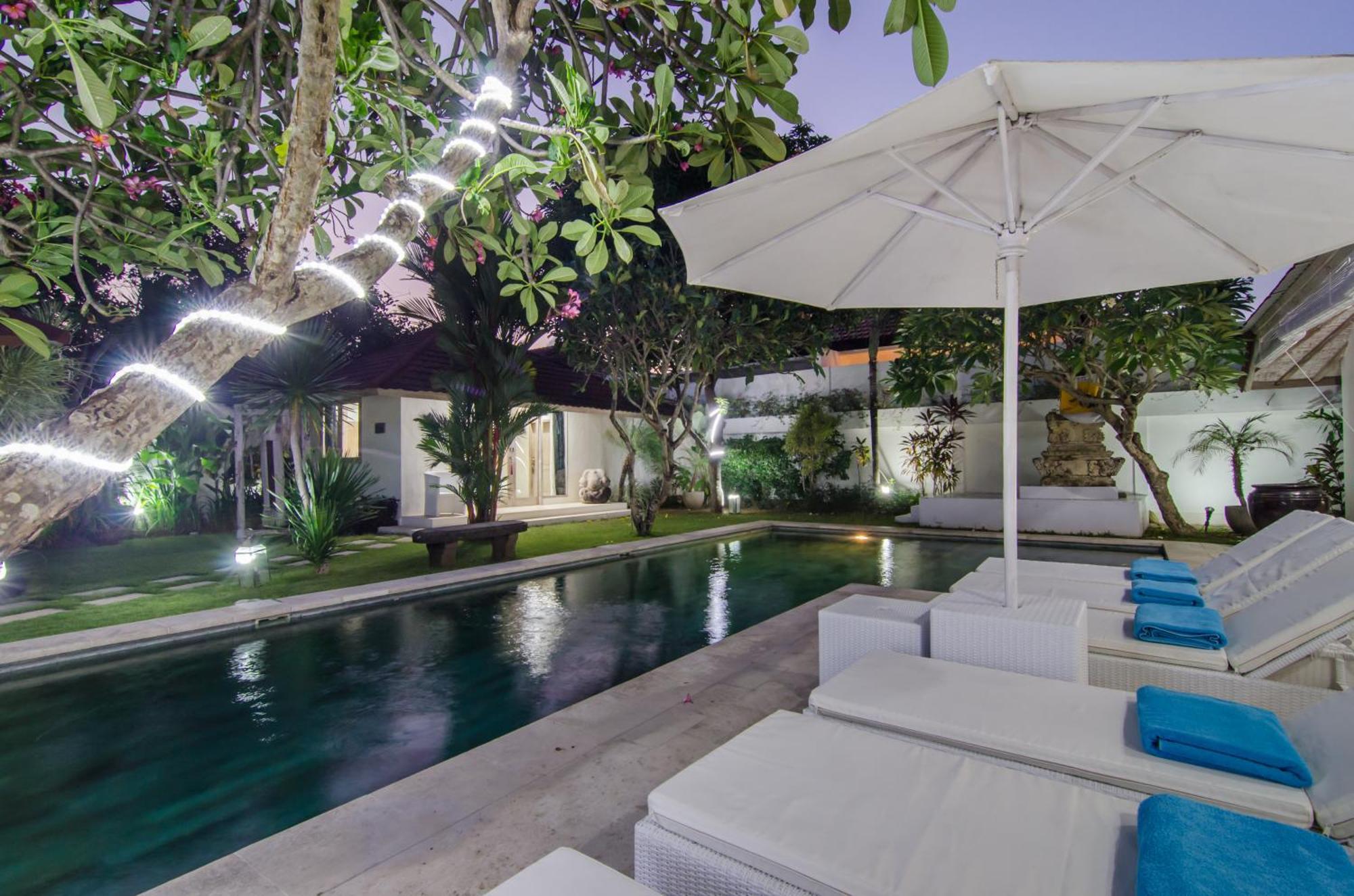 Luxurious&spacious 4br In Villa Seminyak